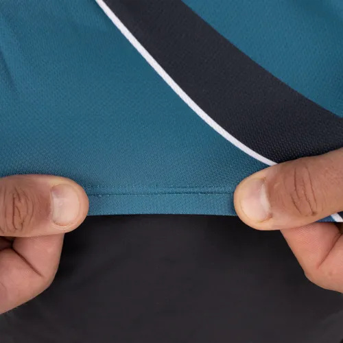 Elastic Seams