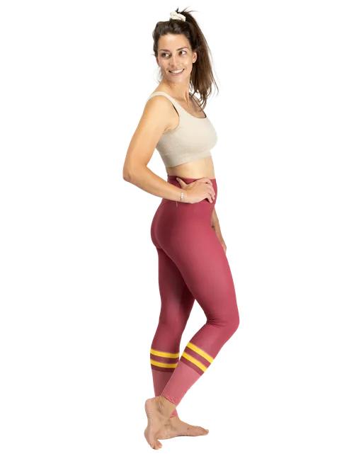 The model is 173 cm  and is wearing a size S4